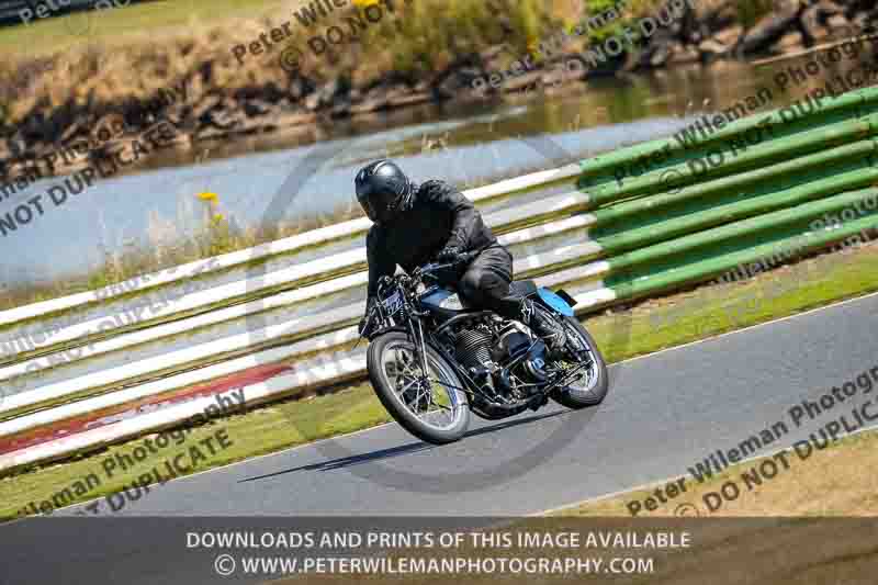 Vintage motorcycle club;eventdigitalimages;mallory park;mallory park trackday photographs;no limits trackdays;peter wileman photography;trackday digital images;trackday photos;vmcc festival 1000 bikes photographs